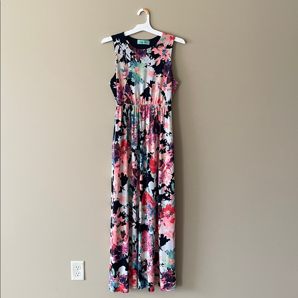 Filly Flair gorgeous floral maxi dress, size large with pockets